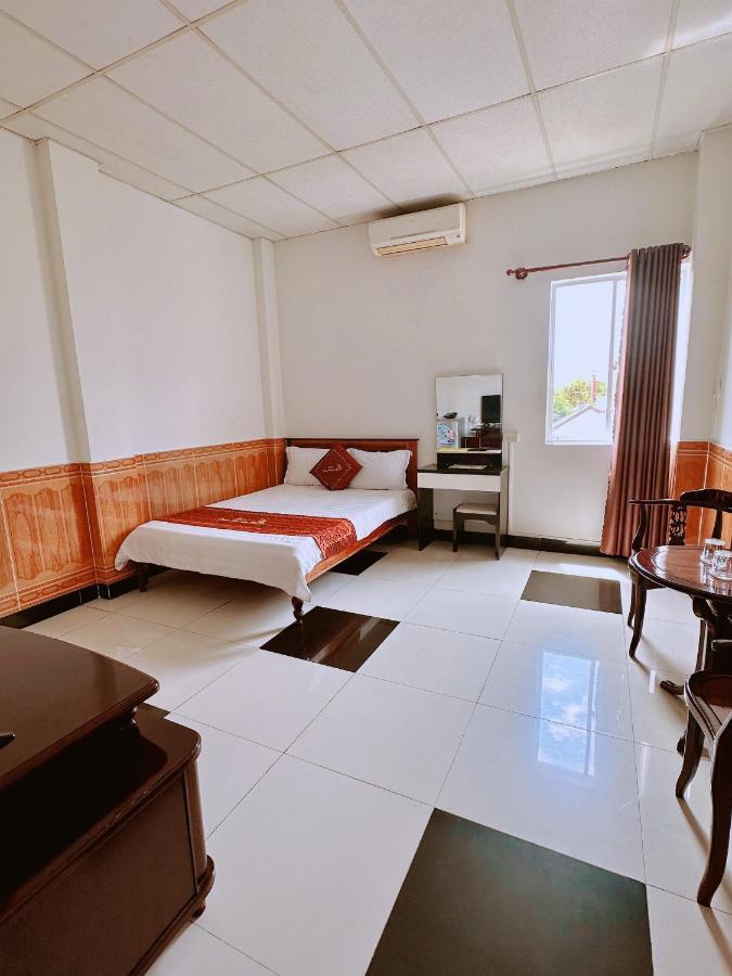 Truc Hoang Ha Hotel Kon Tum Екстер'єр фото