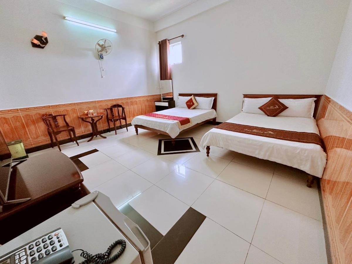 Truc Hoang Ha Hotel Kon Tum Екстер'єр фото