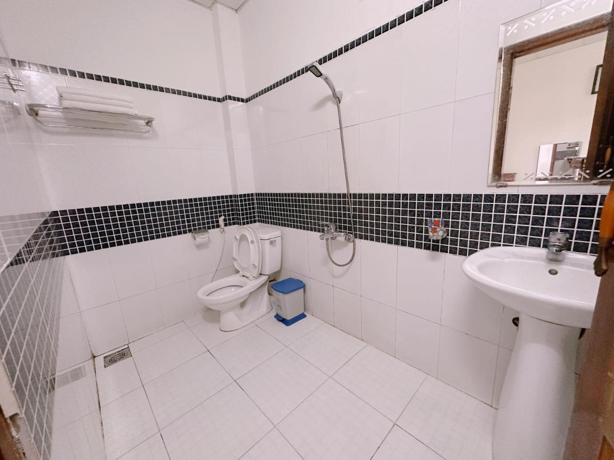 Truc Hoang Ha Hotel Kon Tum Екстер'єр фото