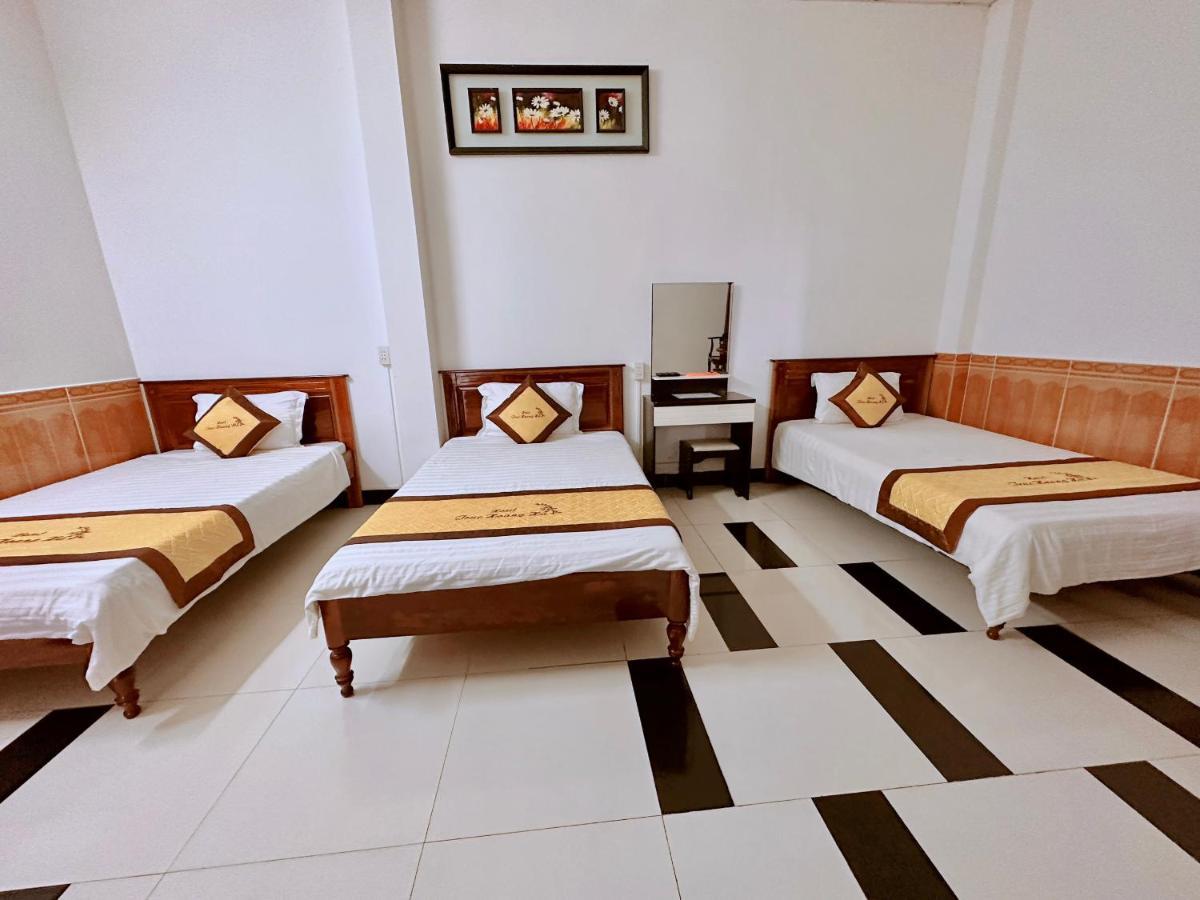 Truc Hoang Ha Hotel Kon Tum Екстер'єр фото