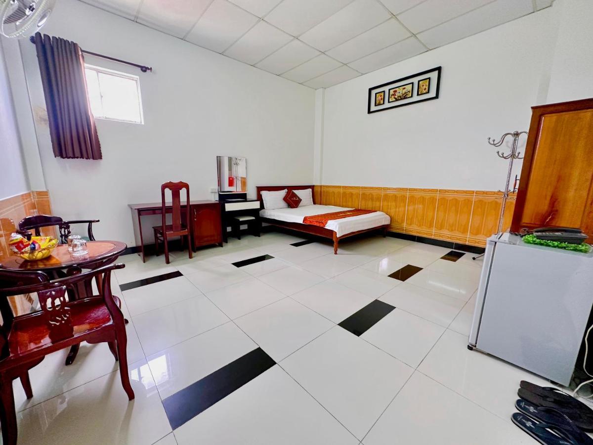 Truc Hoang Ha Hotel Kon Tum Екстер'єр фото