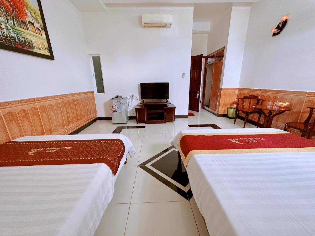 Truc Hoang Ha Hotel Kon Tum Екстер'єр фото