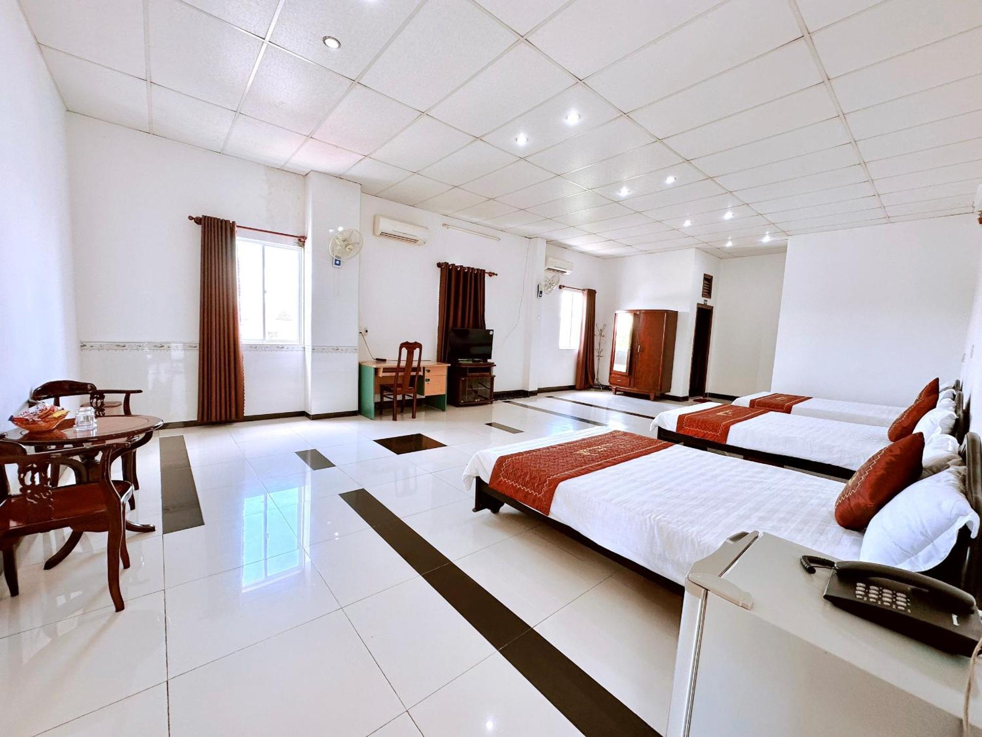 Truc Hoang Ha Hotel Kon Tum Екстер'єр фото