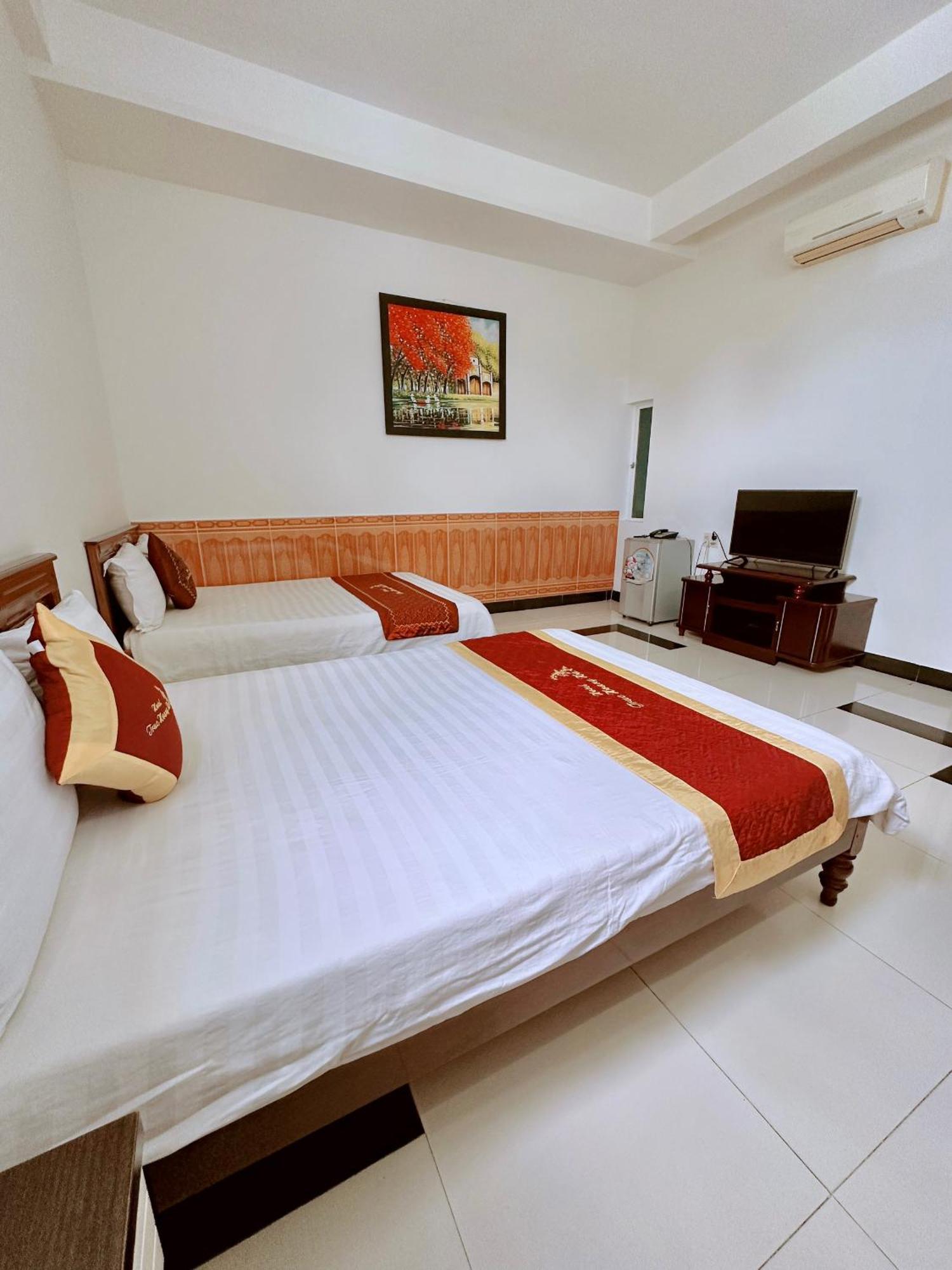 Truc Hoang Ha Hotel Kon Tum Екстер'єр фото